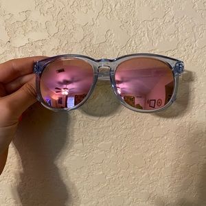 Blenders “Pacific Grace” sunglasses.